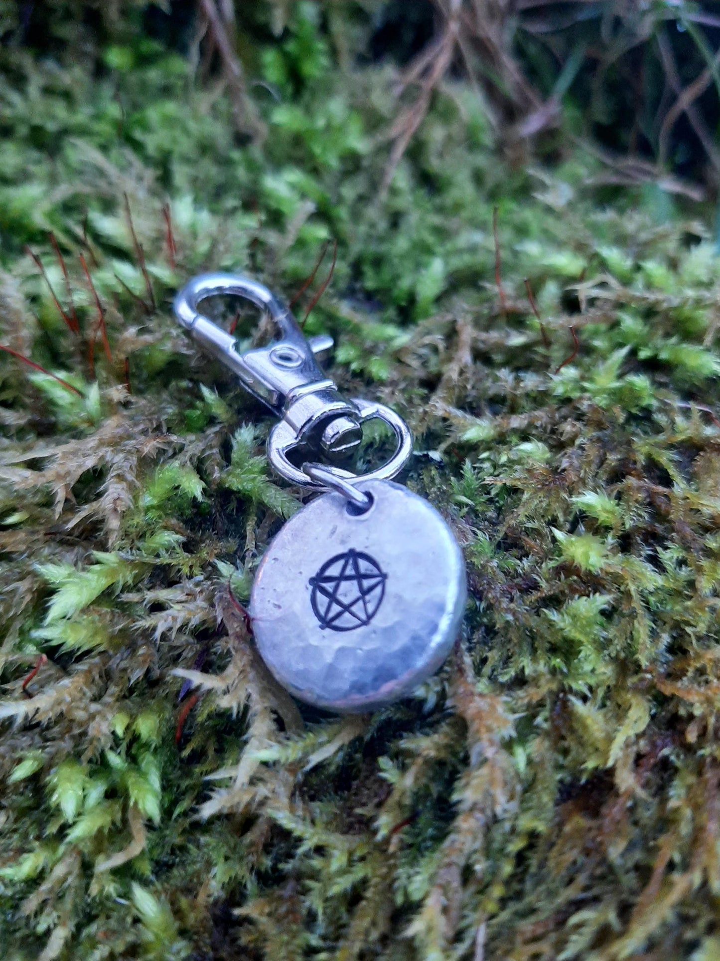Metal Pentagram Keyring - Wiccan keyring - Talisman - Cast and Hammered Pewter