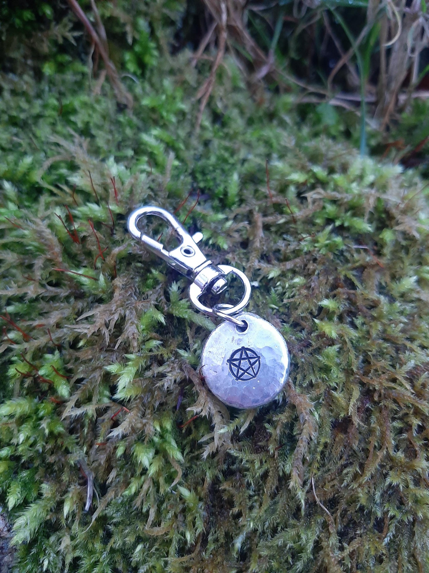 Metal Pentagram Keyring - Wiccan keyring - Talisman - Cast and Hammered Pewter