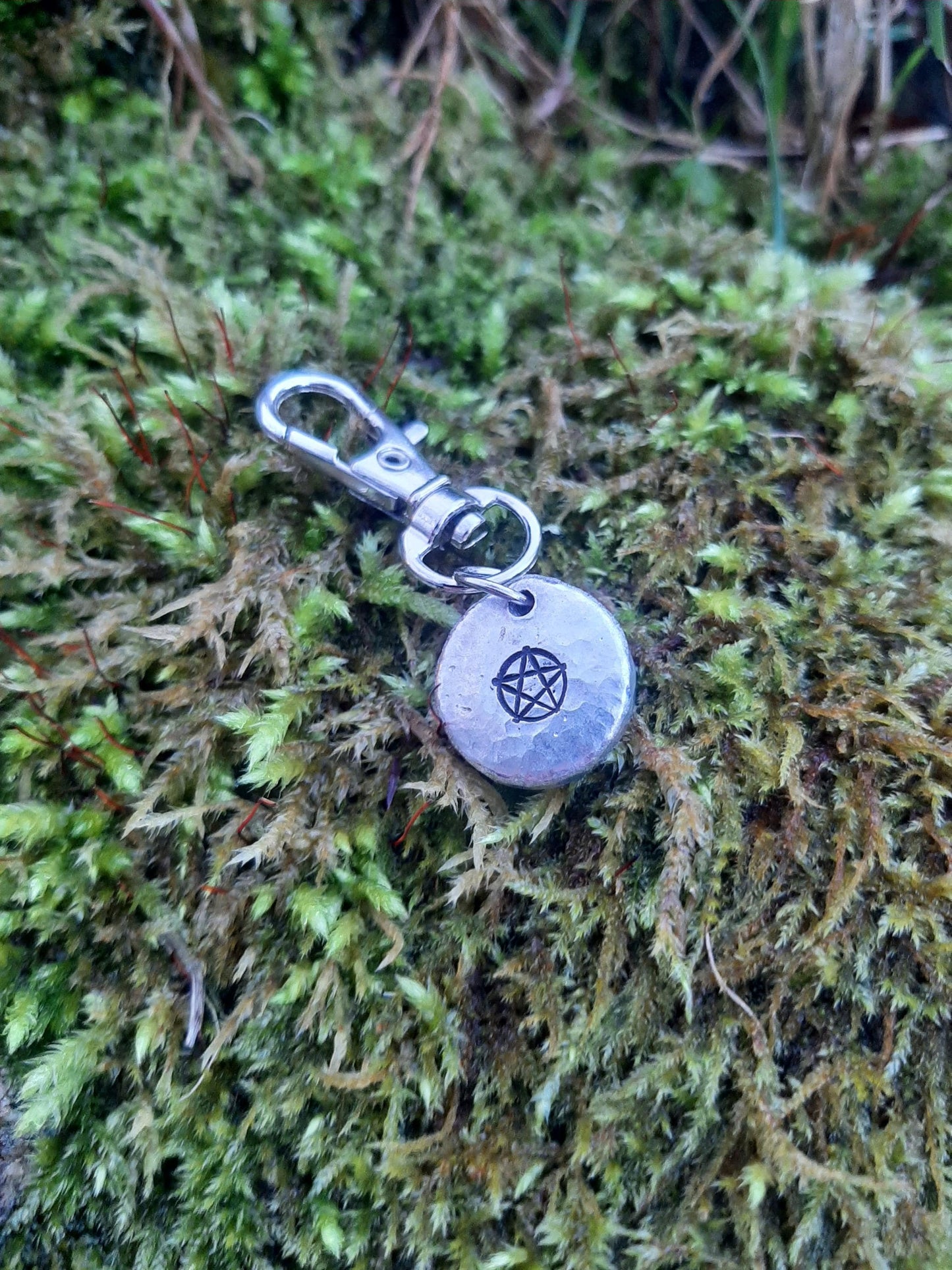 Metal Pentagram Keyring - Wiccan keyring - Talisman - Cast and Hammered Pewter