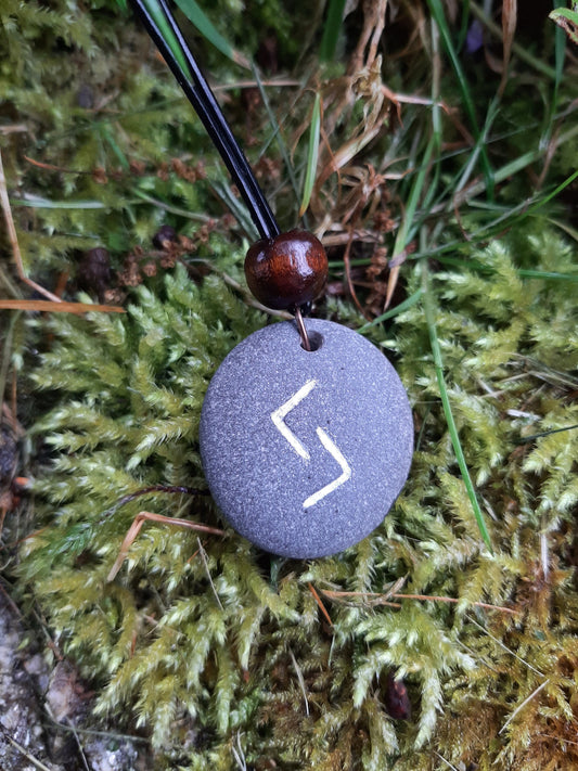 Carved Peace Rune Stone Necklace - Jera - Peace, Rewards - Viking Jewellery | Viking Necklace