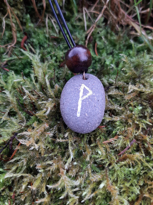 Carved Success Rune Stone Necklace - Wunjo - Success, Peace, Fellowship - Viking Jewellery | Viking Necklace