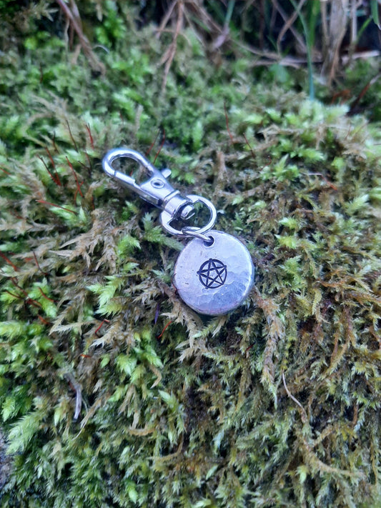 Metal Pentagram Keyring - Wiccan keyring - Talisman - Cast and Hammered Pewter