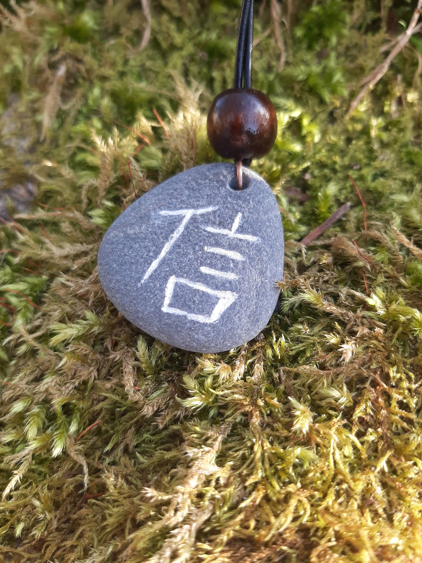 Carved Believe Kanji Stone Necklace - Shin - Believe