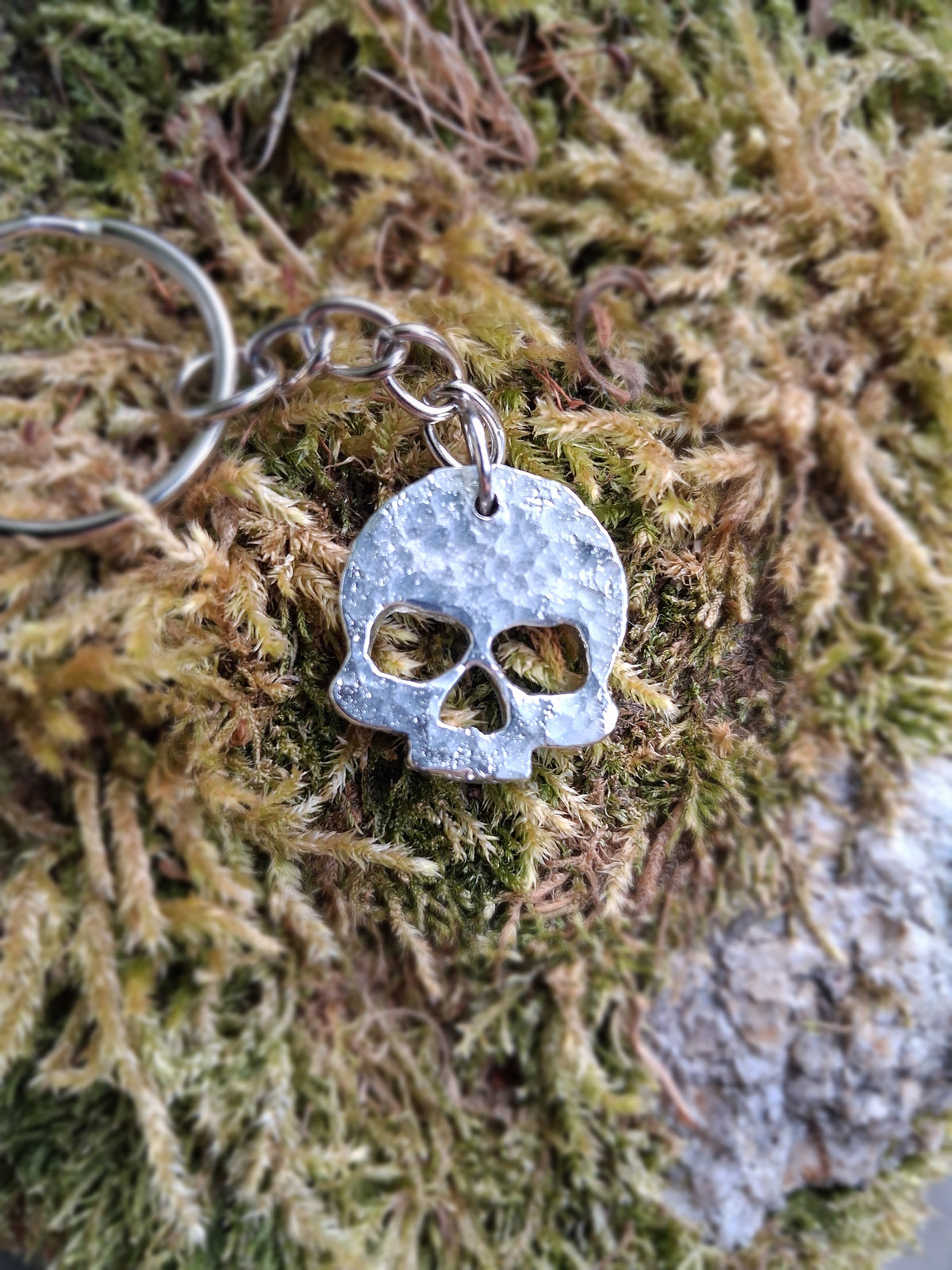 Skull Keyring - Gothic keyring - Talisman - Cast and Hammered Pewter